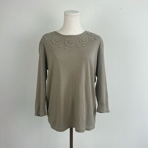 Vintage 90s 3/4 Sleeves T shirt with Cute Floral Appliqué